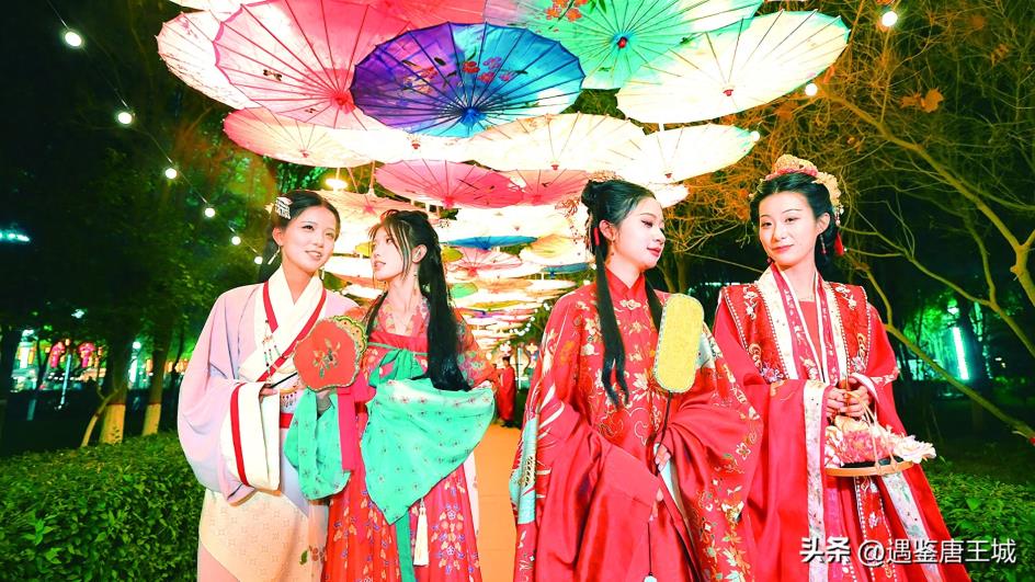 古韵今辉绘盛景——第三师图木舒克市“五一”