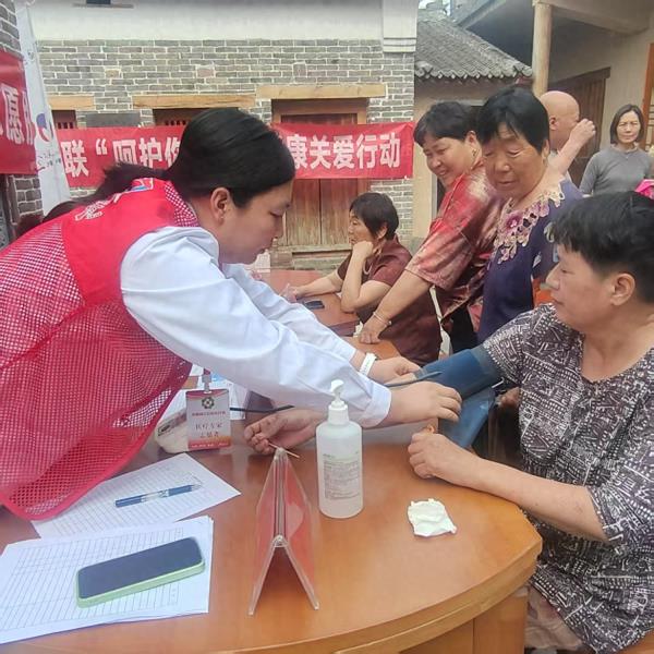 “呵护你的美”！平顶山市妇联联合多单位开展健康关爱活动