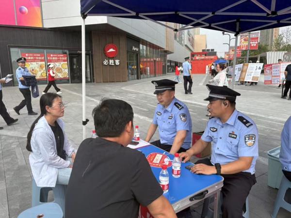 平顶山市多家单位联合开展打击和防范经济犯罪宣传日活动