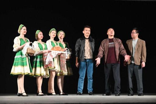 黑河首部大型舞台剧《江水风华》上演