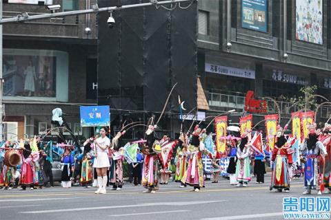 锣鼓起，地戏开！600年屯堡文化在大巡游“杀疯了”