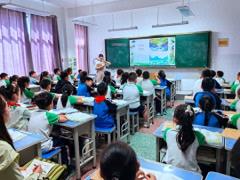 济源沁园路小学开展“家长进课堂 携手共成长”开放周活动