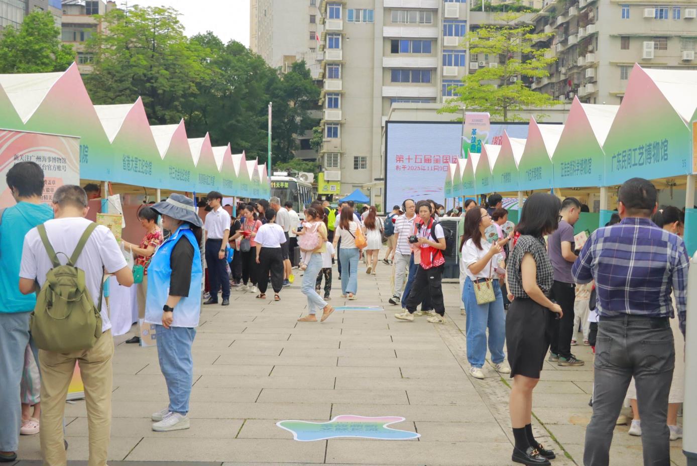国际博物馆日直击广州主会场：40家文博单位齐出摊，各界互动超出想象｜一起5·18