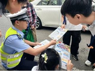 筑牢交通安全防线，守护“一老一小”平安