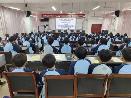 “贺州追光”未成年人关心关爱项目走进羊头镇中学