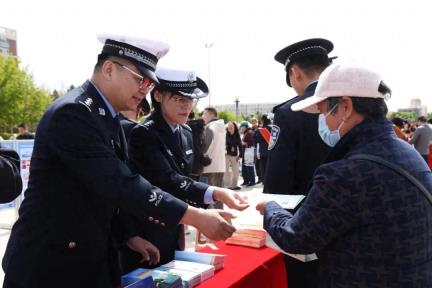 科技赋能护平安 锡林郭勒盟公安“硬核”亮相科技活动周