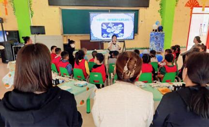 通化县幼儿园中二班开展扎染活动，让传统文化在童趣中绽放