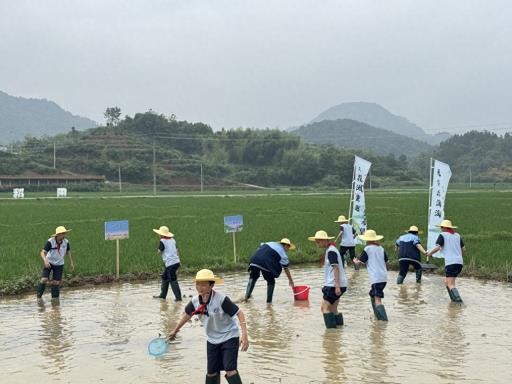 衢州市图书馆文化特派员送活动下乡：农耕研学播撒劳动希望