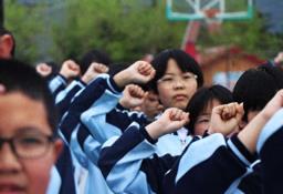 河北承德：围场三中开展徒步研学活动