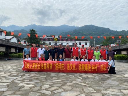 科技赋能乡村振兴 文明浇灌希望田野——长阳土家族自治县2025年“三送”活动火热开展