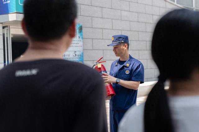 柯城大队开展辖区内电影院消防安全培训活动