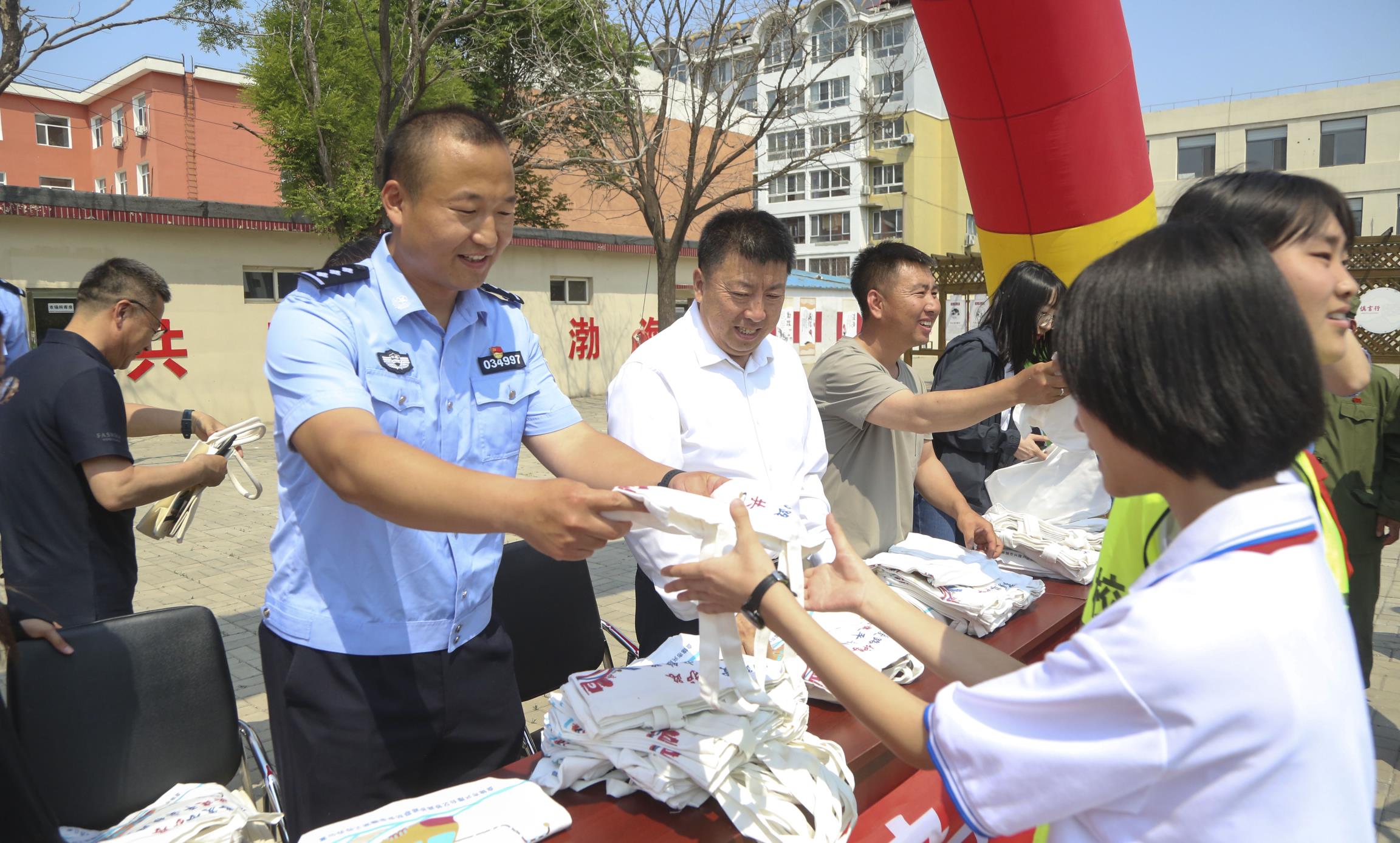 盘锦市举办“5·26我爱路”主题宣传活动