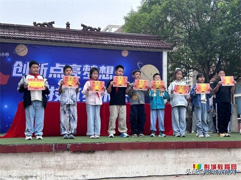 徐州市柳新镇新桥实验小学科技节科技小制作评选活动圆满落幕