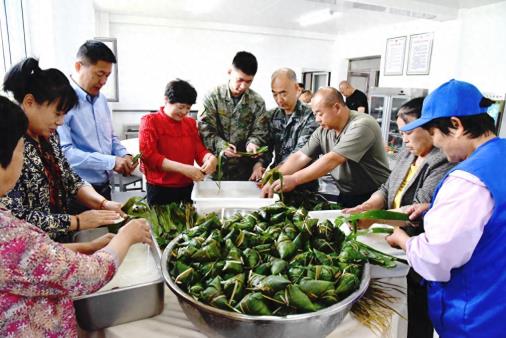 军民鱼水情 粽香暖兵心丨辽宁丹东元宝区：开展端午拥军慰问活动