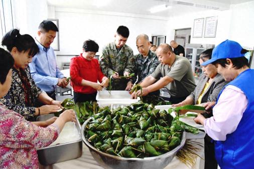 军民鱼水情 粽香暖兵心丨辽宁丹东元宝区：开展端午拥军慰问活动