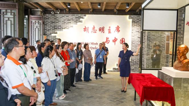 越南旅行商在广西开展“胡志明足迹中越友谊广西红色旅游线路”踩线活动