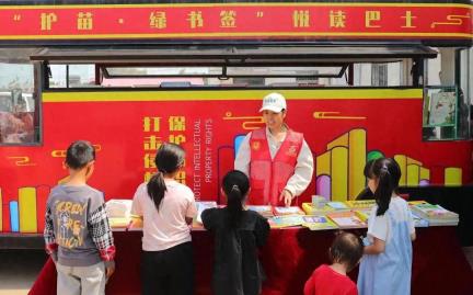 海港区委宣传部开展“护苗·绿书签”全民阅读活动 构筑青少年文化屏障