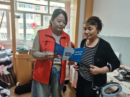 海勃湾区凤凰岭街道墨香梨园社区开展“防邪反邪讲科学 扫黑除恶筑平安”主题宣传活动