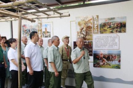 军民一家亲·共话端午情 ——志愿者走进船山区光荣院开展慰问活动