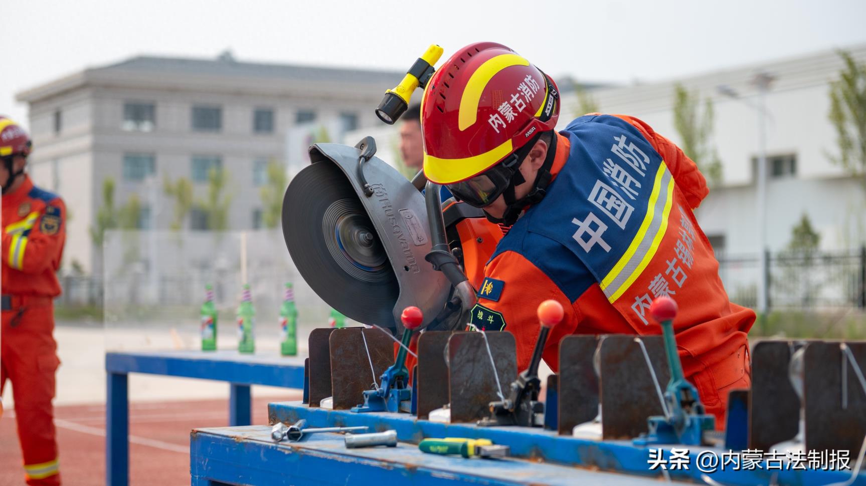 锡林郭勒盟消防救援支队举办第二届“蓝焰守护·情暖六一”消防亲子主题活动