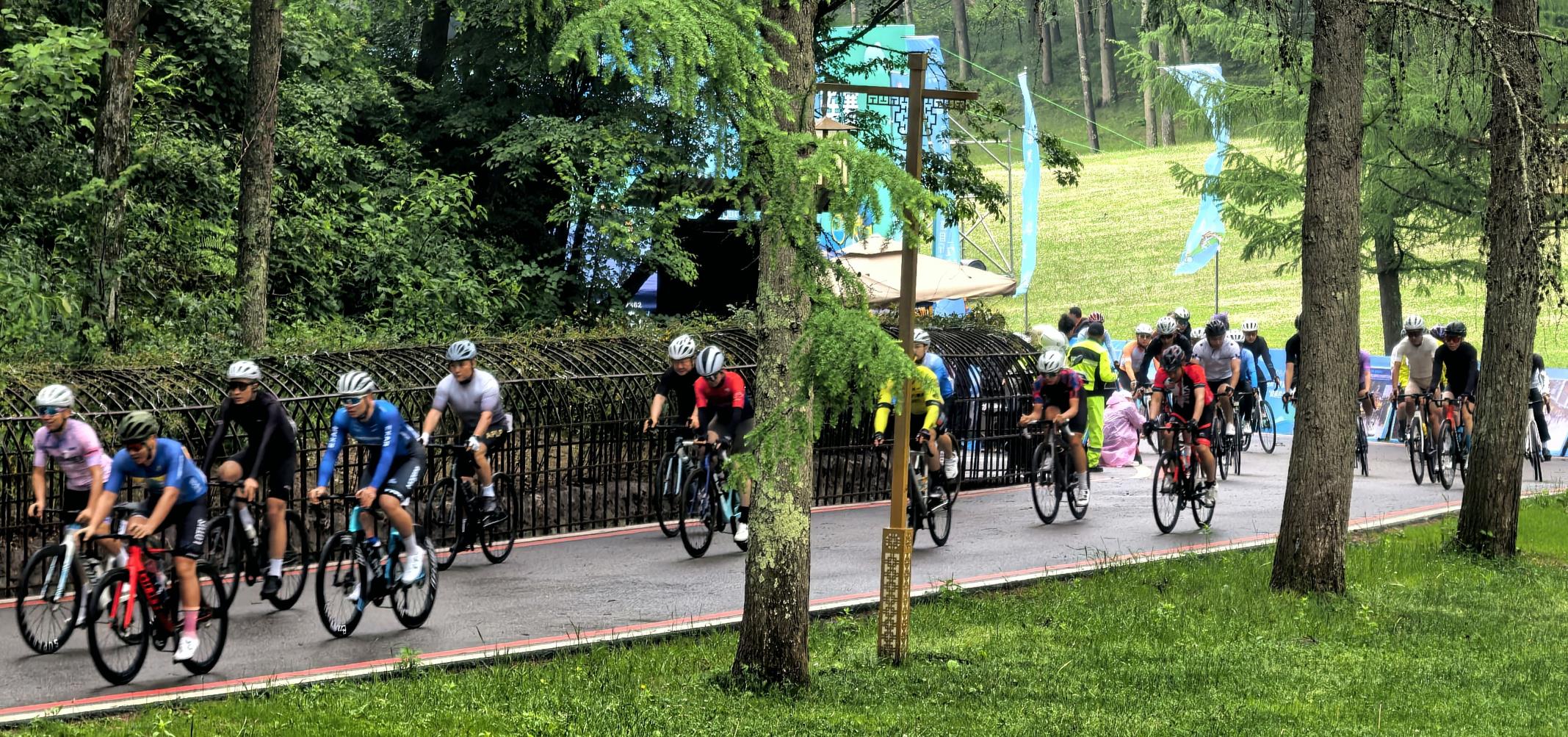 2025四川(曾家山)公路自行车赛暨“骑遍四川”广元站活动举行