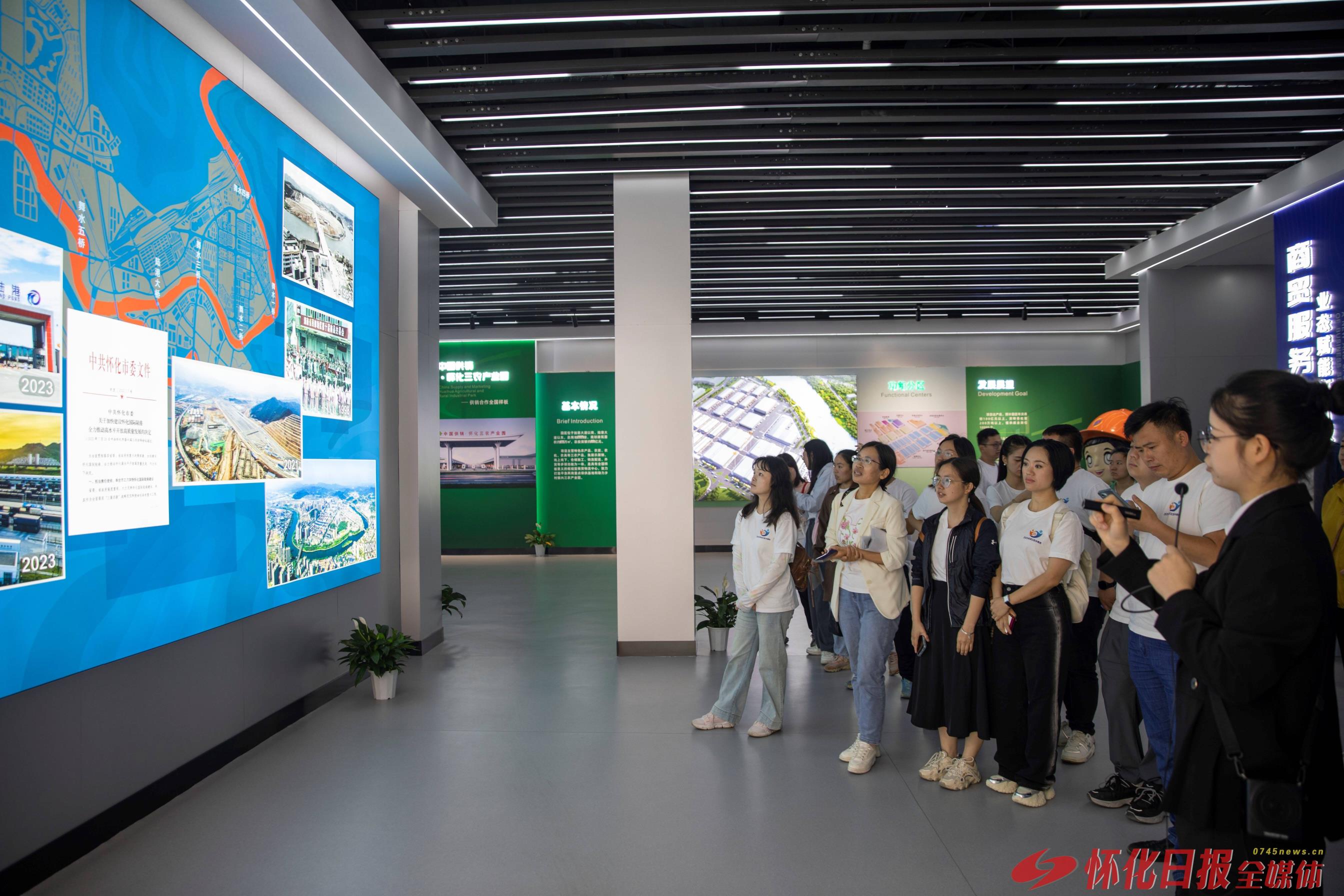 多样化教学活动促学员成长 洪江区工委党校中青班学员开展异地教学活动