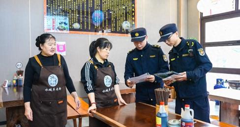 绿色商户行 分类促文明｜第三届六盘水市城市生活垃圾分类宣传周活动走进商户