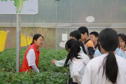 遂宁四中师生赴美宁食材·现代农业种养殖基地开展研学实践活动