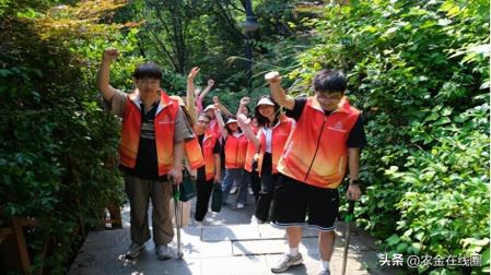 农发行铜陵市分行开展登山暨环保志愿活动