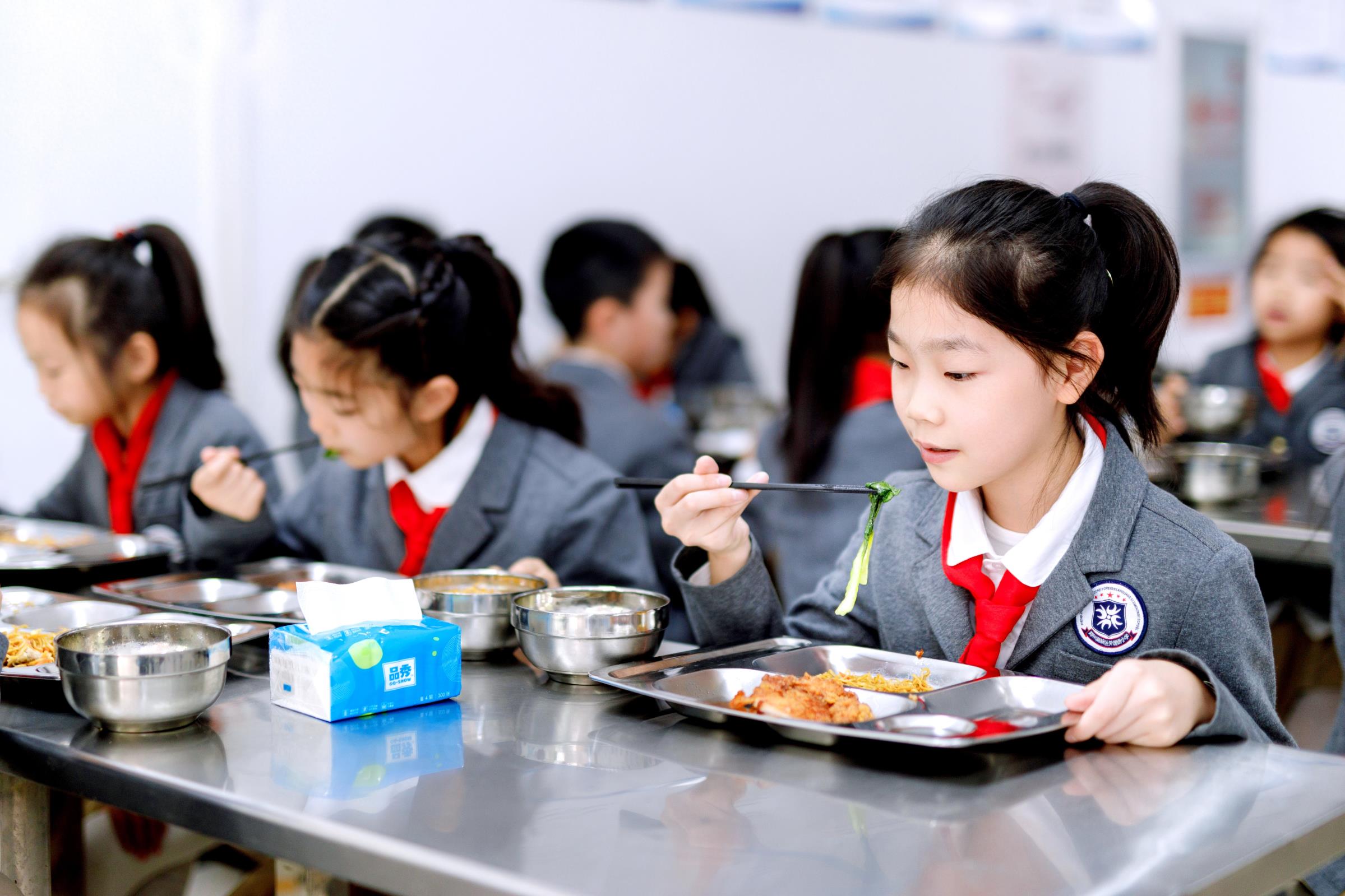 郑州高新区外国语小学开展“餐饮文明之礼”活动