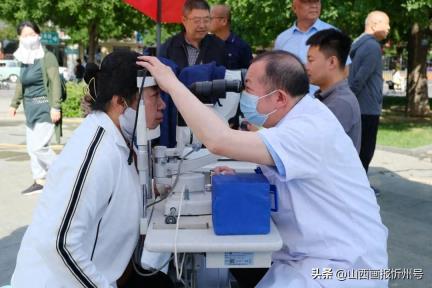 文明实践 | 忻府区卫健局开展全国爱眼日义诊活动