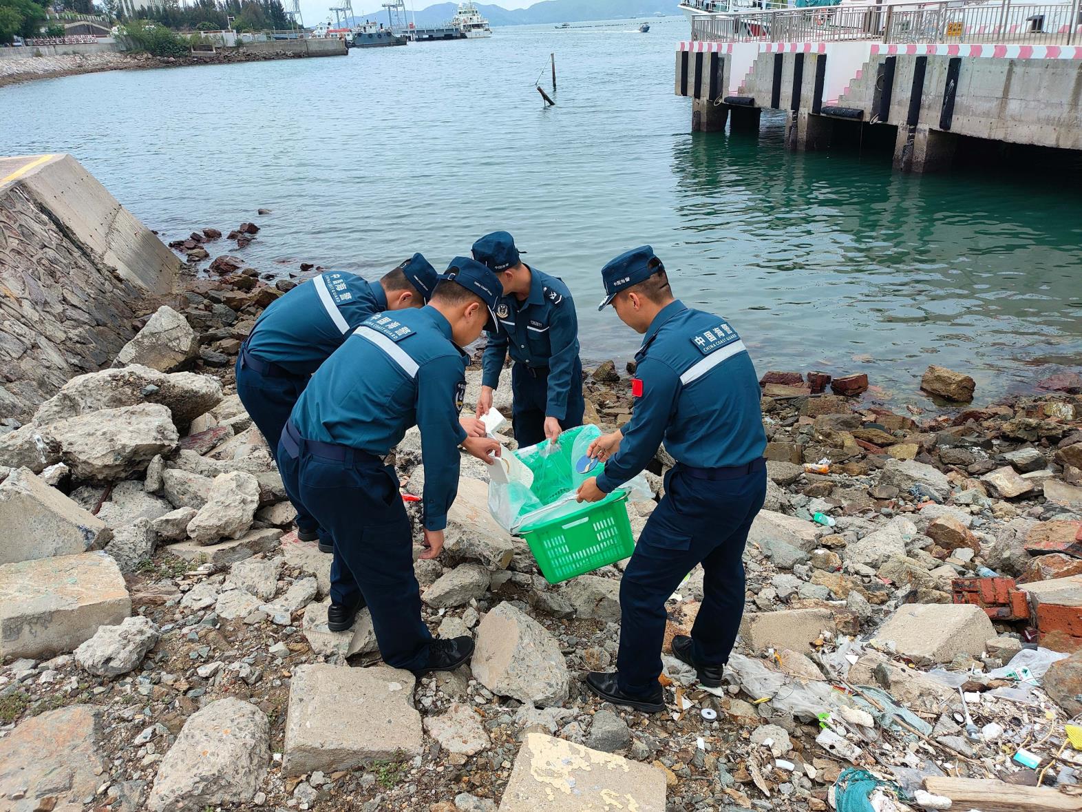 惠州海警局开展“守护蓝色家园”世界海洋日活动