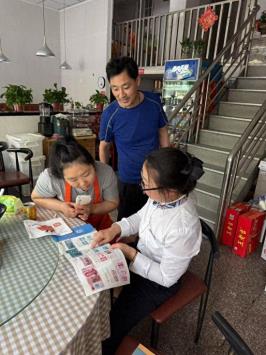 温州银行江山支行走进网格社区 开展反假货币宣传活动
