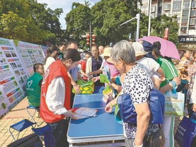 忻城县举行“六五”世界环境日宣传活动 争当生态“四者” 共建美好家园