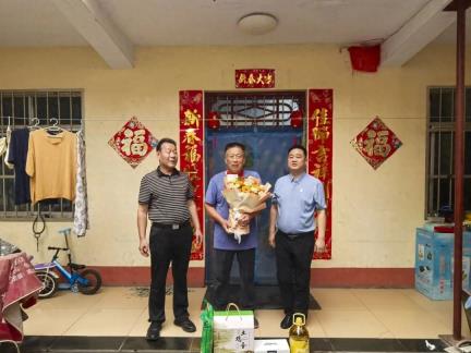 济源沁园街道开展“七一”慰问走访活动