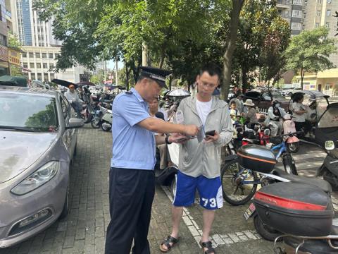 筑牢暑期安全防线：凤凰派出所开展防溺水安全宣传活动