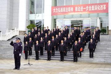 迪庆中院以“四论”深入开展“七一”系列活动