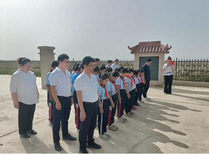 图木舒克市举办“缅怀英烈心向党·爱国精神薪火传”主题活动