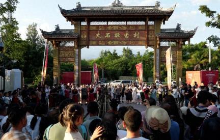 火把节点燃大石板文旅热！特色民宿体验+多元活动，圈粉无数游客