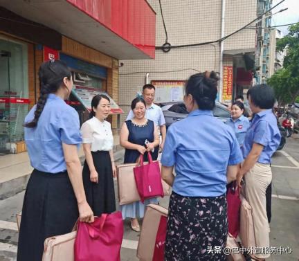巴中市妇联开展暖新惠新“送清凉”关爱活动