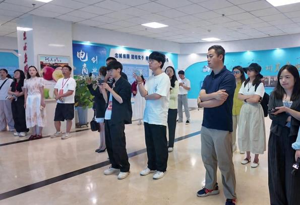 “石榴花开 籽籽同心”铸牢中华民族共同体意识网络主题活动走进阿克苏市
