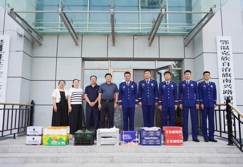 火焰蓝与天使白携手共筑平安防线：市四院开展八一慰问活动