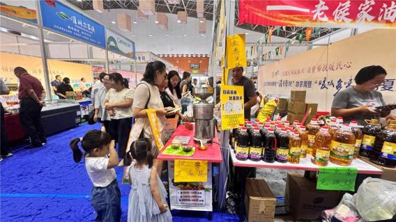 2025鄂尔多斯“双周”活动举行 助力农产品销售与消夏经济