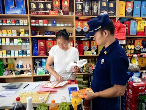 湖北天门：深入辖区沿街商铺开展“敲门入户”宣传活动
