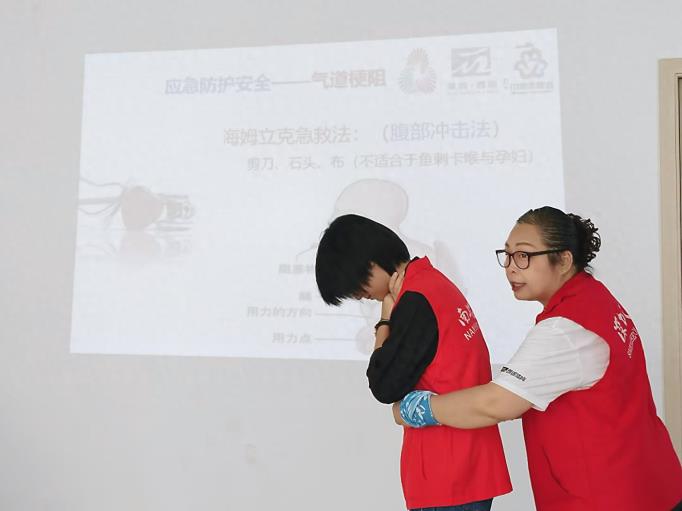 西丽街道开展 “健康全运 +” 活动，普及急救与防疫知识​