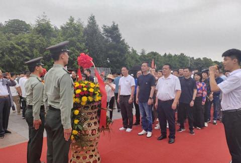 追寻伟人足迹，传承革命精神！芜湖江苏商会组织红色长沙行活动
