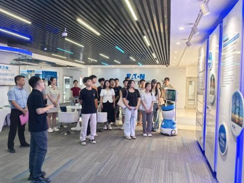 20余名大学生到平顶山高新区开展社会实践活动