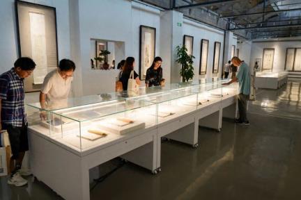 手稿真迹、珍贵藏品亮相！海宁人家门口的大展来了