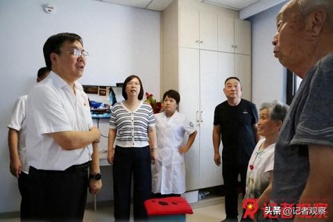 临猗县总工会开展“8·19中国医师节”慰问活动