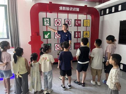 湖北潜江：联合麦当劳开展“小小消防员”体验营活动